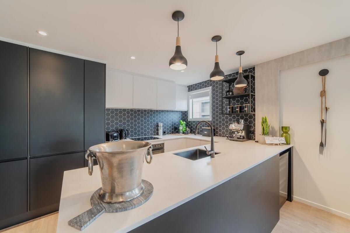 Penthouse Perfection - 2Br Elegance On Worcester St Christchurch Exterior photo